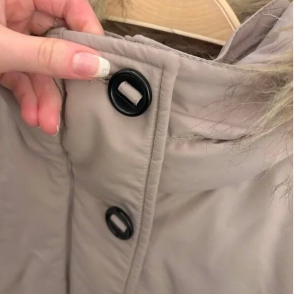 Uniqlo Women Ultra Warm Down Short Coat Parka Heattech Jacket Fur Hood Beige XS - Picture 7 of 8